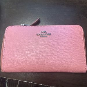 Medium zip around wallet